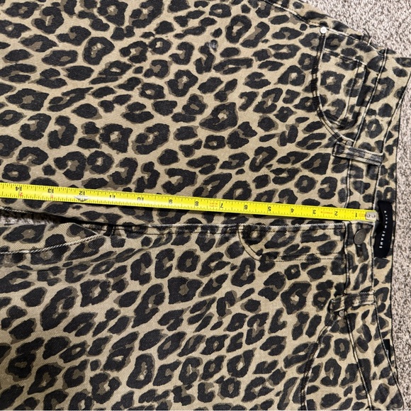 Leopard Print Risen BarrelWomen Jeans - Picture 4 of 5